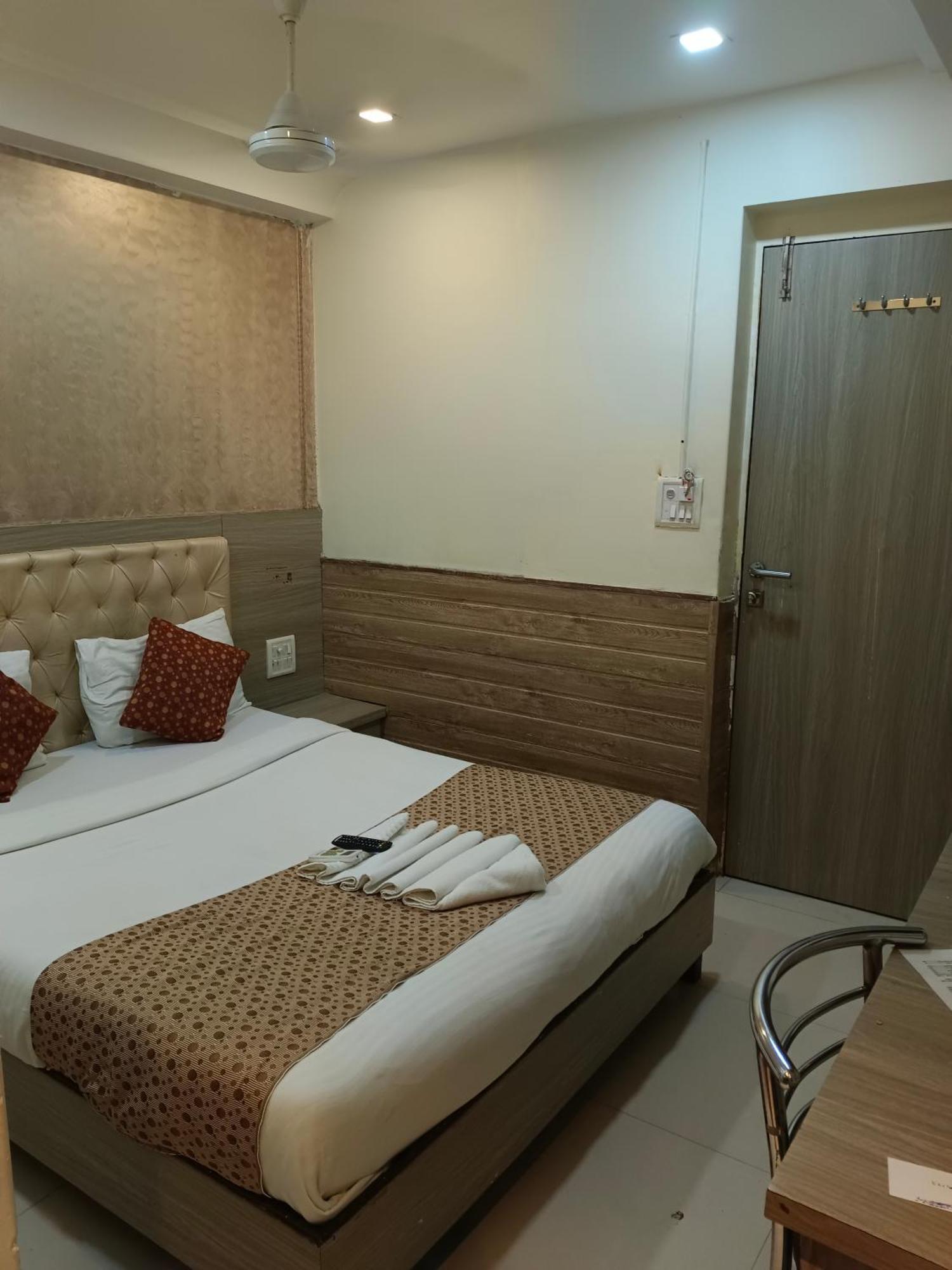 Hotel Time Gold Near Domestics Airport Mumbai Exterior photo